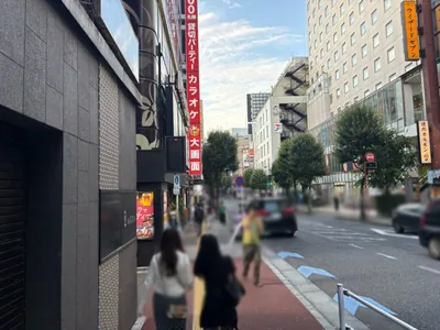 アップス （UP’s）への道順 10／11：二つ目の左手路地も越えて直進します。