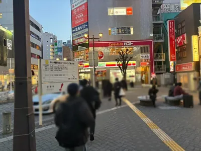 舞踊艶 （ブトウエン）への道順 2／8：ロータリーを左手に直進します。