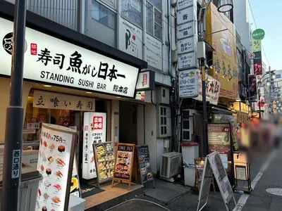 烏森 ワイナリーへの道順 4／4：少し進むと左手に烏森ワイナリーの入るビルがあります。
