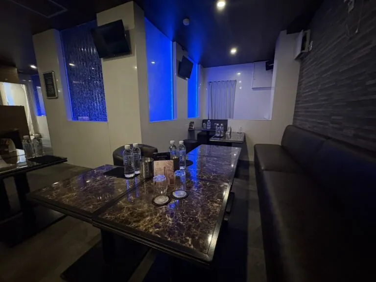 アジュールの店内