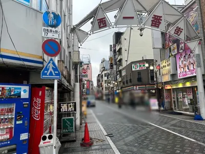 シュシュ 池袋西口店への道順 7／8：三つ目を左折して西一番街へ入ります。