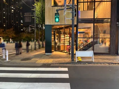 チュラ （girls lounge 美 chura）への道順 3／5：右手一つ目の横断歩道を渡ります。