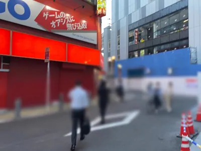 万寿 （マンジュ）への道順 4／14：GIGOを正面にみて右脇の道を直進します。