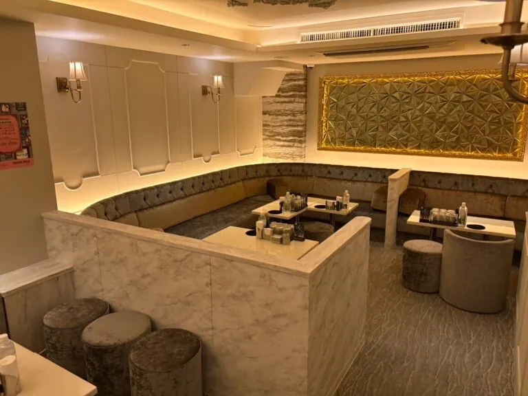 談話室 メルセゾンの店内