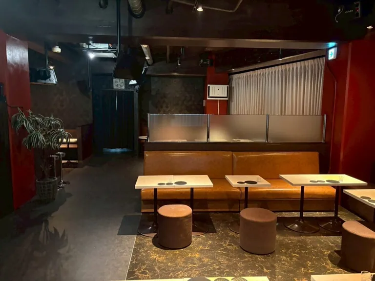 三鷹 アークの店内