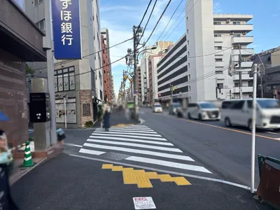 38℃ (サンジュウハチド)への道順 8／11：左手二つ目の路地を左折します。