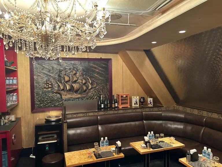 JJ （ジェイジェイ）の店内