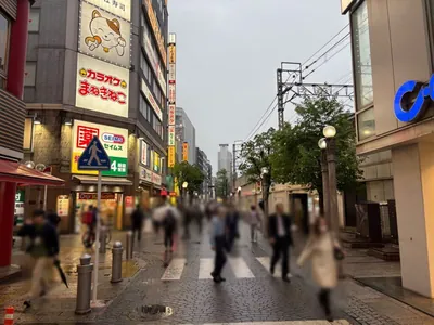 セバスチャンへの道順 6／16：左手路地を越えて直進をします。