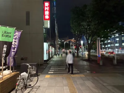 M （エム）への道順 8／12：三つ目の路地を左折します。