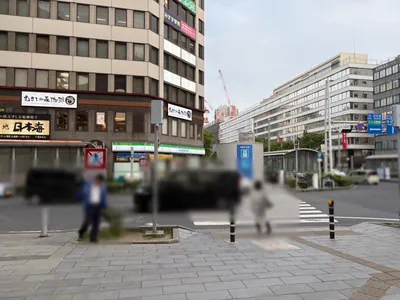 イーストブルーへの道順 4／10：一つ目の交差点を渡ります。