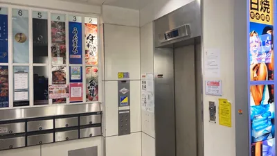 J クラブ（ジェイクラブ）への道順 4／4：直進してアディダスを通り過ぎると右手にファミリーマートが出てくるので、同じビルの6階が渋谷Jクラブです。