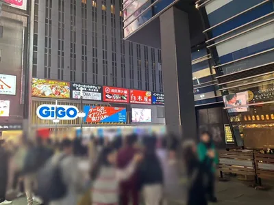 ネロへの道順 8／10：少し歩いたら右折します。