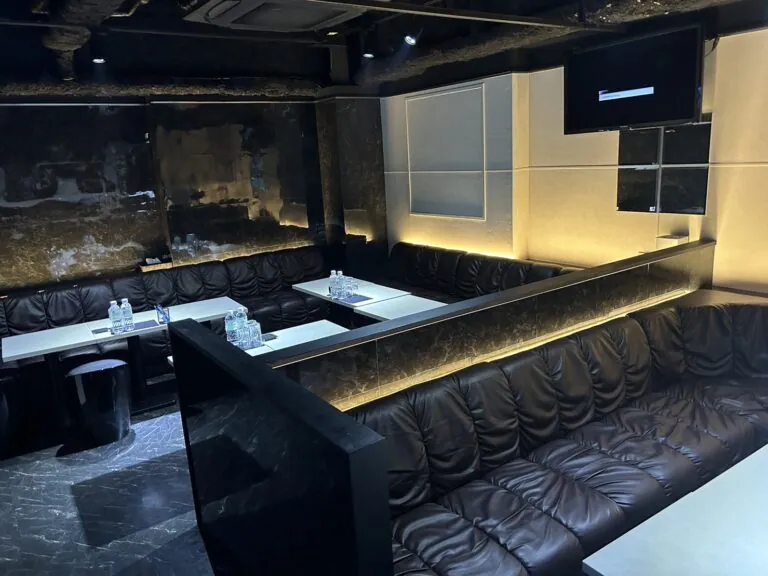 人魚姫 （ニンギョヒメ）の店内