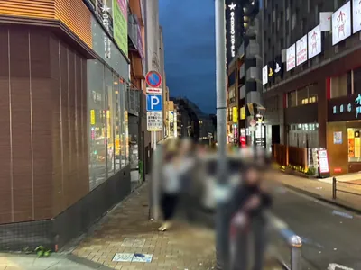 カメリア バニーラウンジへの道順 4／6：直進します。