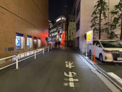 ファブリックセブン7への道順 3／4：右手の一つ目の路地を右折します。