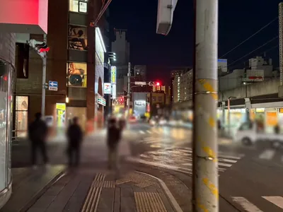 ドエムへの道順 10／15：十字路を超えて直進を続けます。