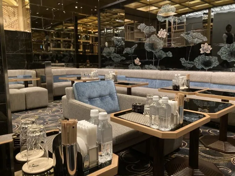 蓮 （レン）の店内