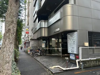 アマンへの道順 10／10：少し歩くと右手に関内アマンの入るビルがあります。