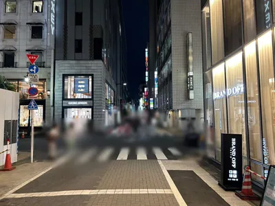 ベルラウンジへの道順 5／7：一つ目の十字路を超えて直進します。