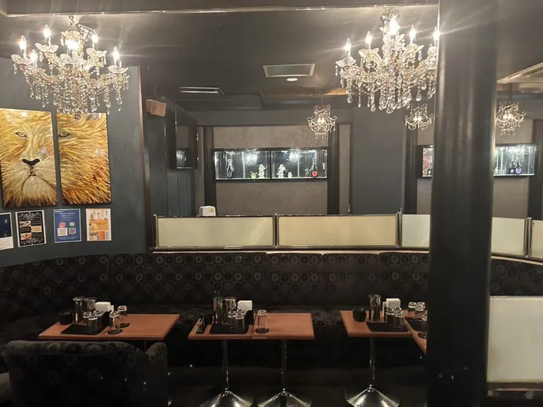 不死鳥 （フシチョウ）の店内