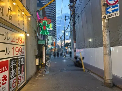 ラプソディへの道順 3／5：一つ目の十字路を左折します。