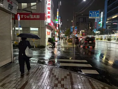 ジェルマへの道順 4／5：左手二つ目の路地も超えて直進をします。