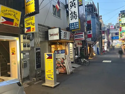 カンカンへの道順 9／9：少し進むと左手に上野カンカンが入る「第一カンカンビル」があります。